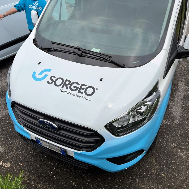 Adesivi per furgone aziendale