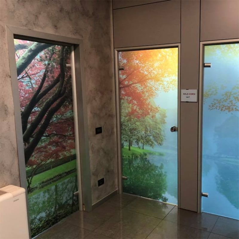 Adesivi colorati per porte uffici