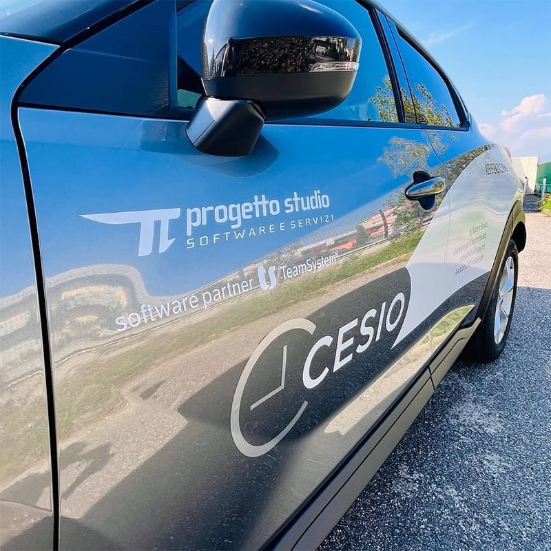 Adesivi prespaziati per auto