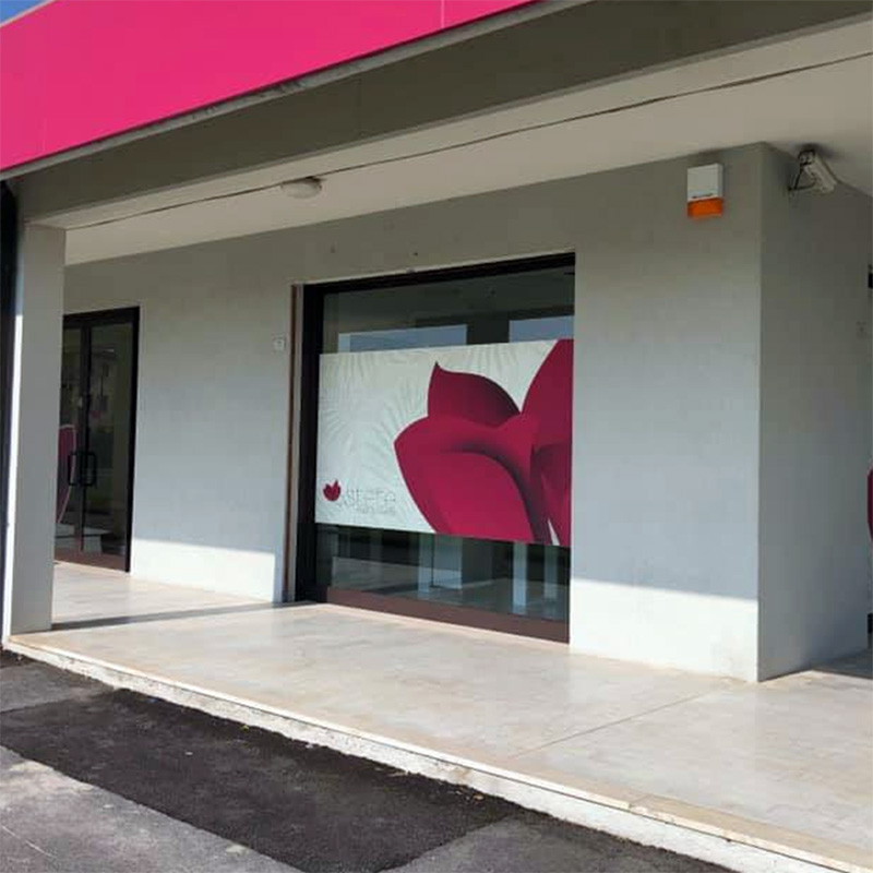 Adesivi vetro centro estetico