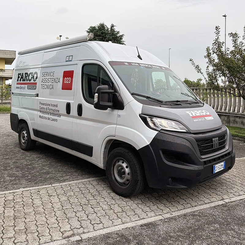 Decorazione furgone aziendale