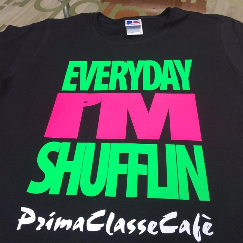 Stampa maglia fluo per locale
